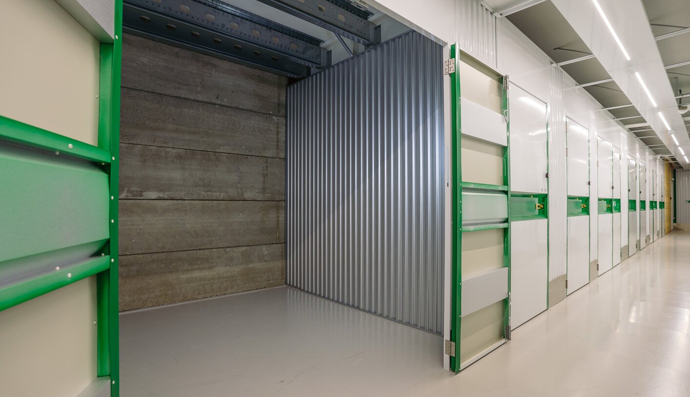 Ben je op zoek naar opslagruimte, dan ben je bij Demaegdt Self Storage Oostende aan het juiste adres. Wij bieden opslagruimtes aan, aangepast aan ieders situatie en noden. | © Nick Decombel